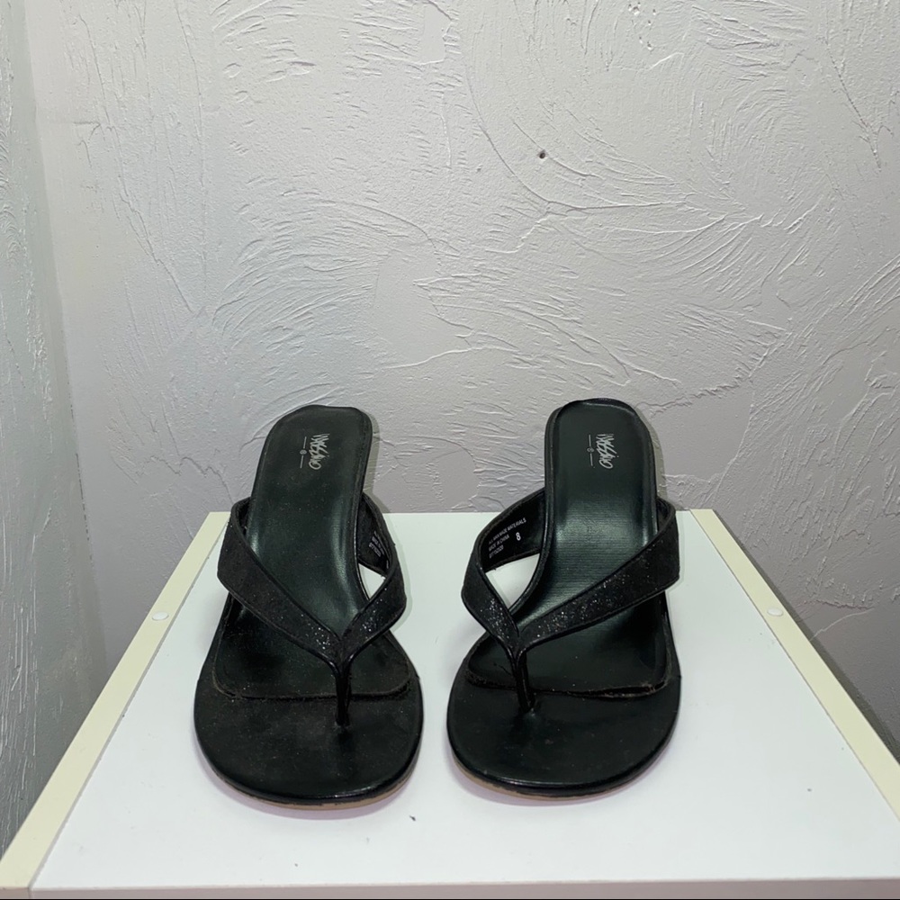 Black flip flop heels